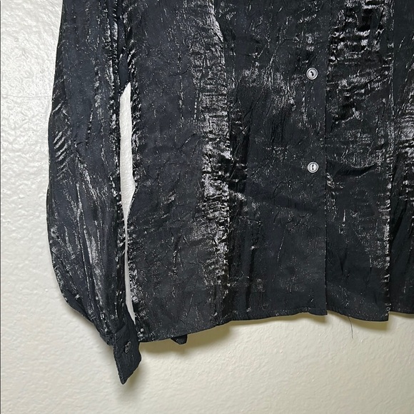 Black Textured Button-Up Shirt - Picture 4 of 7